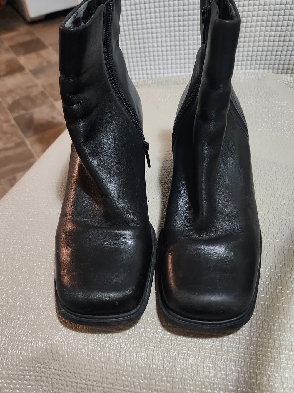 Ecco Black Leather Square-Toe Ankle Boots with Side Zip 5.5 Good Condition